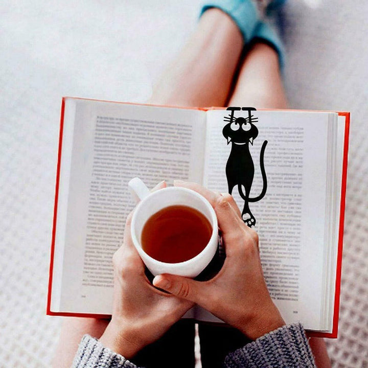 "Kreativt utklippt svart kattbokmärke i elegant siluett, perfekt för bokälskare och som present till kattälskare."