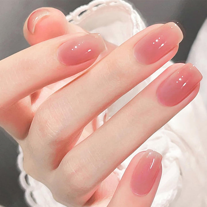 Kristallklart Ice Clear nagellack, glänsande finish, genomskinlig flaska, ger naturligt lysande naglar och skyddande barriär.