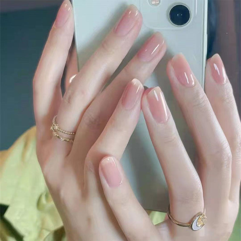Kristallklart Ice Clear nagellack, glänsande finish, genomskinlig flaska, ger naturligt lysande naglar och skyddande barriär.