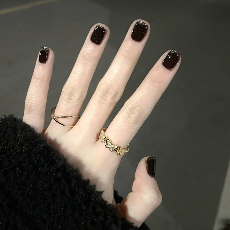 Kristallklart Ice Clear nagellack, glänsande finish, genomskinlig flaska, ger naturligt lysande naglar och skyddande barriär.