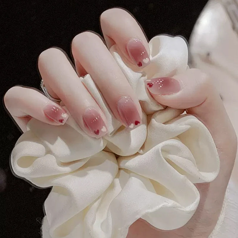 Kristallklart Ice Clear nagellack, glänsande finish, genomskinlig flaska, ger naturligt lysande naglar och skyddande barriär.