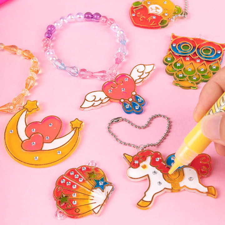 "Kristallmålning DIY Kit med 6 färgglada hängen, barn som skapar konstverk och dekorerar med diamanter."