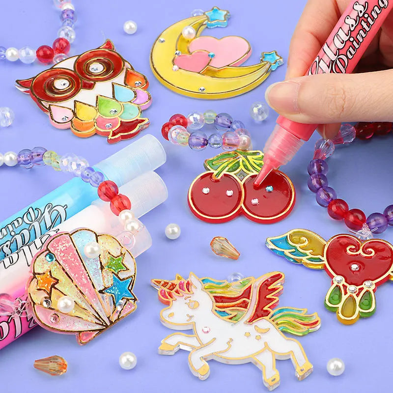 "Kristallmålning DIY Kit med 6 färgglada hängen, barn som skapar konstverk och dekorerar med diamanter."