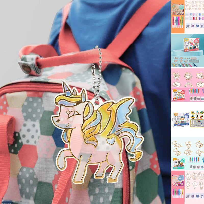 "Kristallmålning DIY Kit med 6 färgglada hängen, barn som skapar konstverk och dekorerar med diamanter."