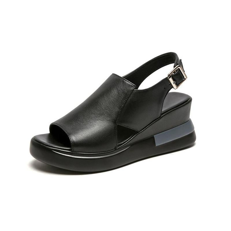 "Kvinners mjuka lädersandaler i svart och beige med 6,5 cm klack, smala remmar och ventilerande design för sommarkomfort."
