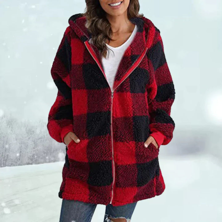 Baksida av rutig damvinterjacka med huva, visar passform och sömmar