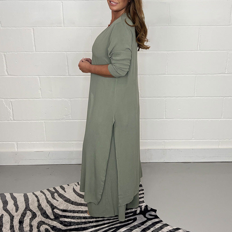 "Kvinnlig tvådelad kostym med lång topp, elastiska midjebyxor i vit och blå, elegant och bekväm design för alla tillfällen."