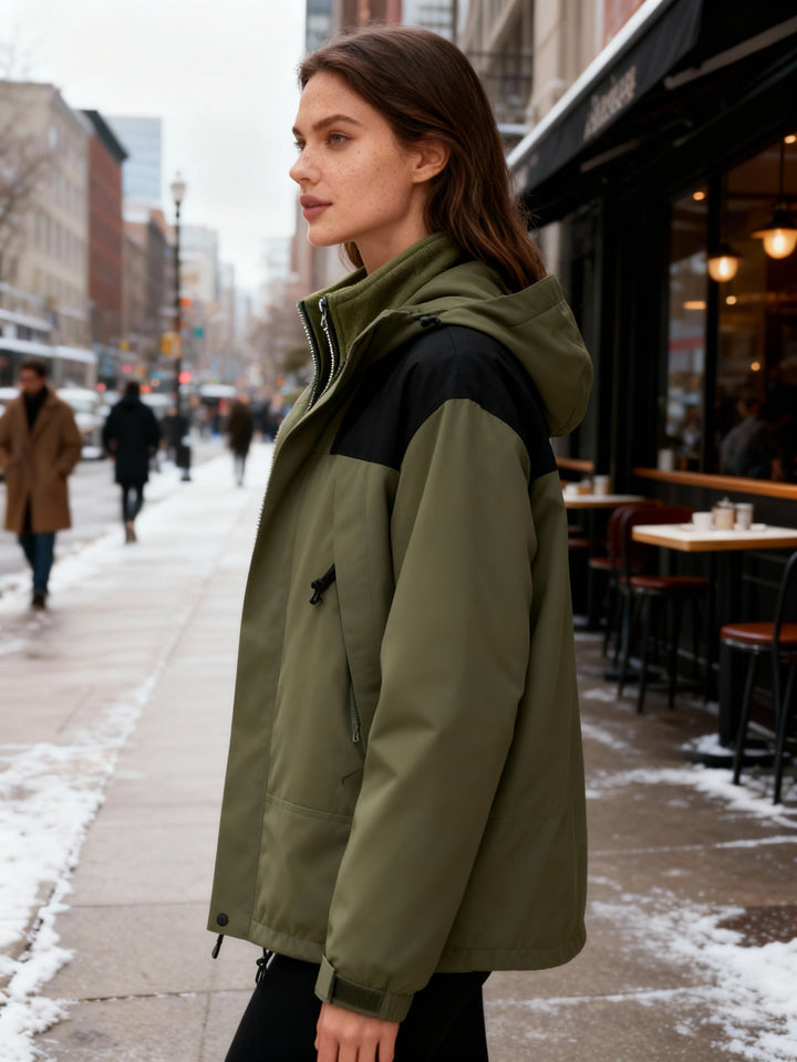 Stilren damjacka för vintern, en 3-i-1 design med värmande fleece och justerbar huva.