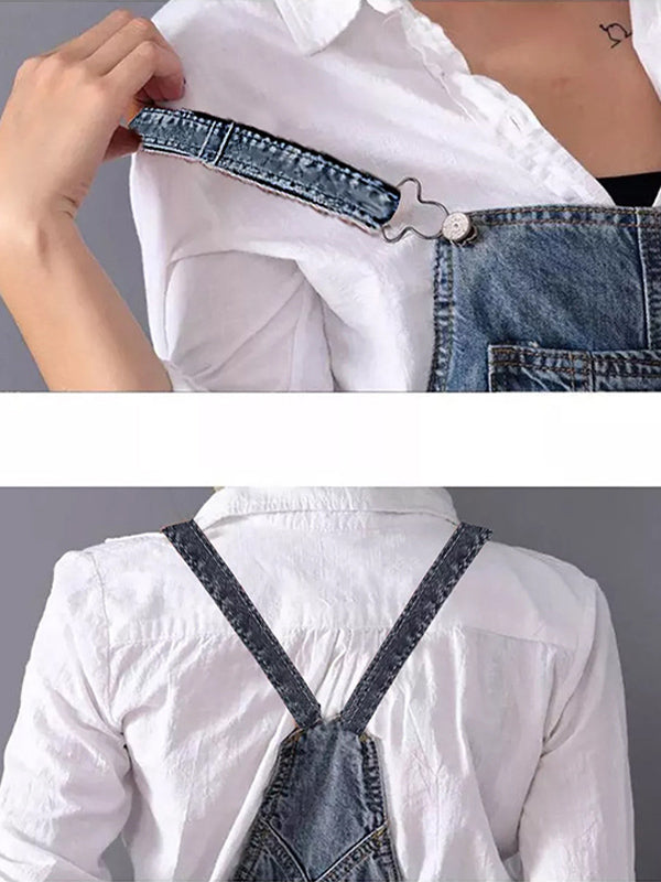 Platt bild av en kvinnors avslappnade denimklänning, vardagsklänning, med betoning på materialet.