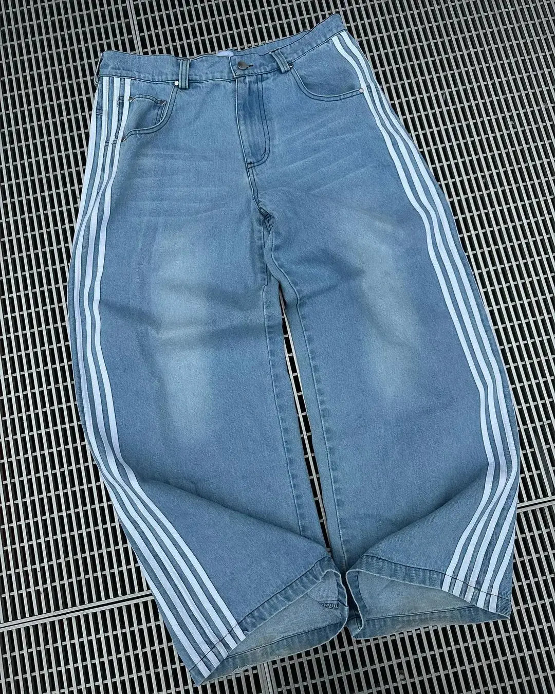 Y2K baggy jeans för kvinnor, blå denim med sportiga vita sidränder och hög midja
