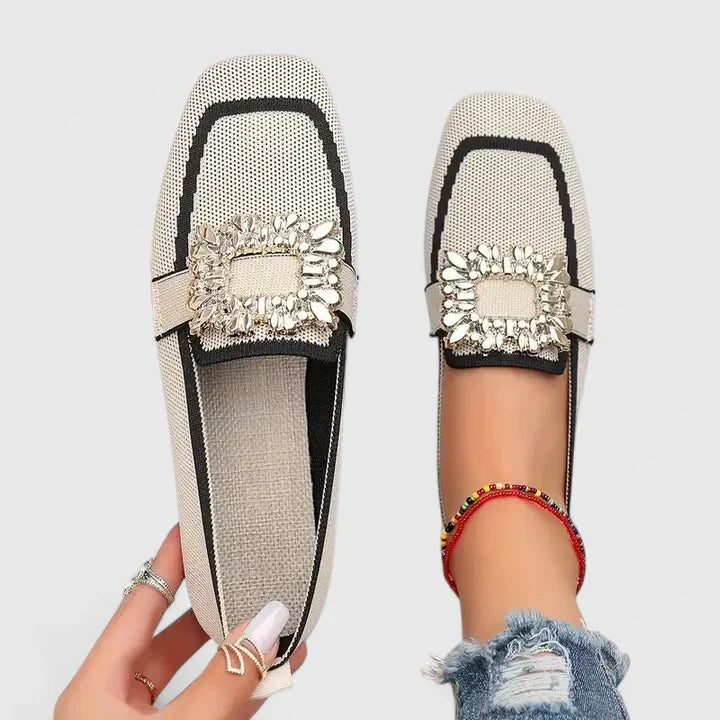 Kvinnors bekväma, eleganta slip-on loafers med utsmyckning, perfekta som sommarskor.