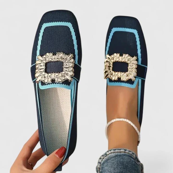 Stilrena vita slip-on loafers för kvinnor, idealiska som avslappnade vår- och fritidsskor.
