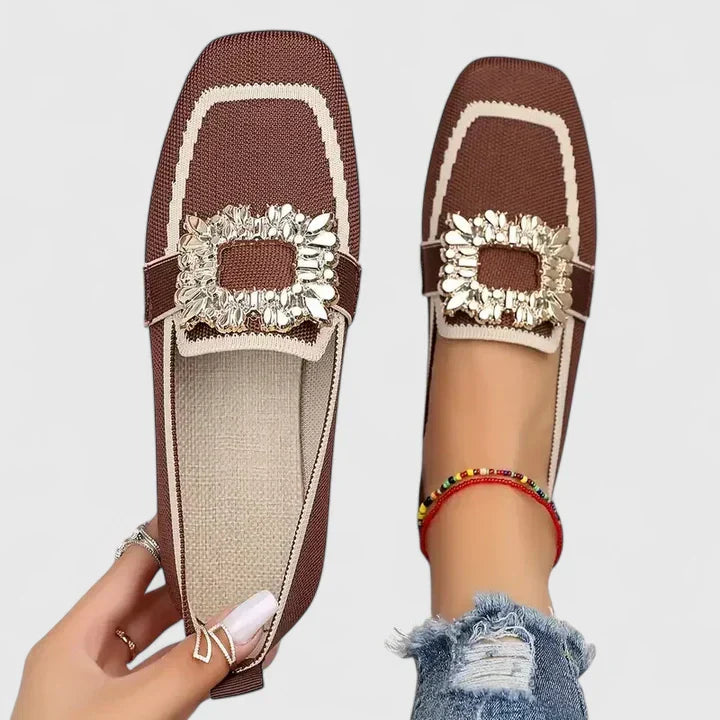Kvinnors luftiga slip-on loafers i ljus färg för vår och sommar, med mjuk stoppning.