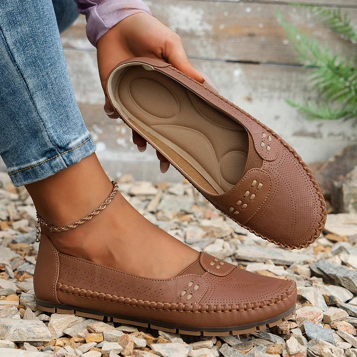 Två par stilrena kvinnors slip-on skor, perfekta vardagsskor som erbjuder maximal komfort