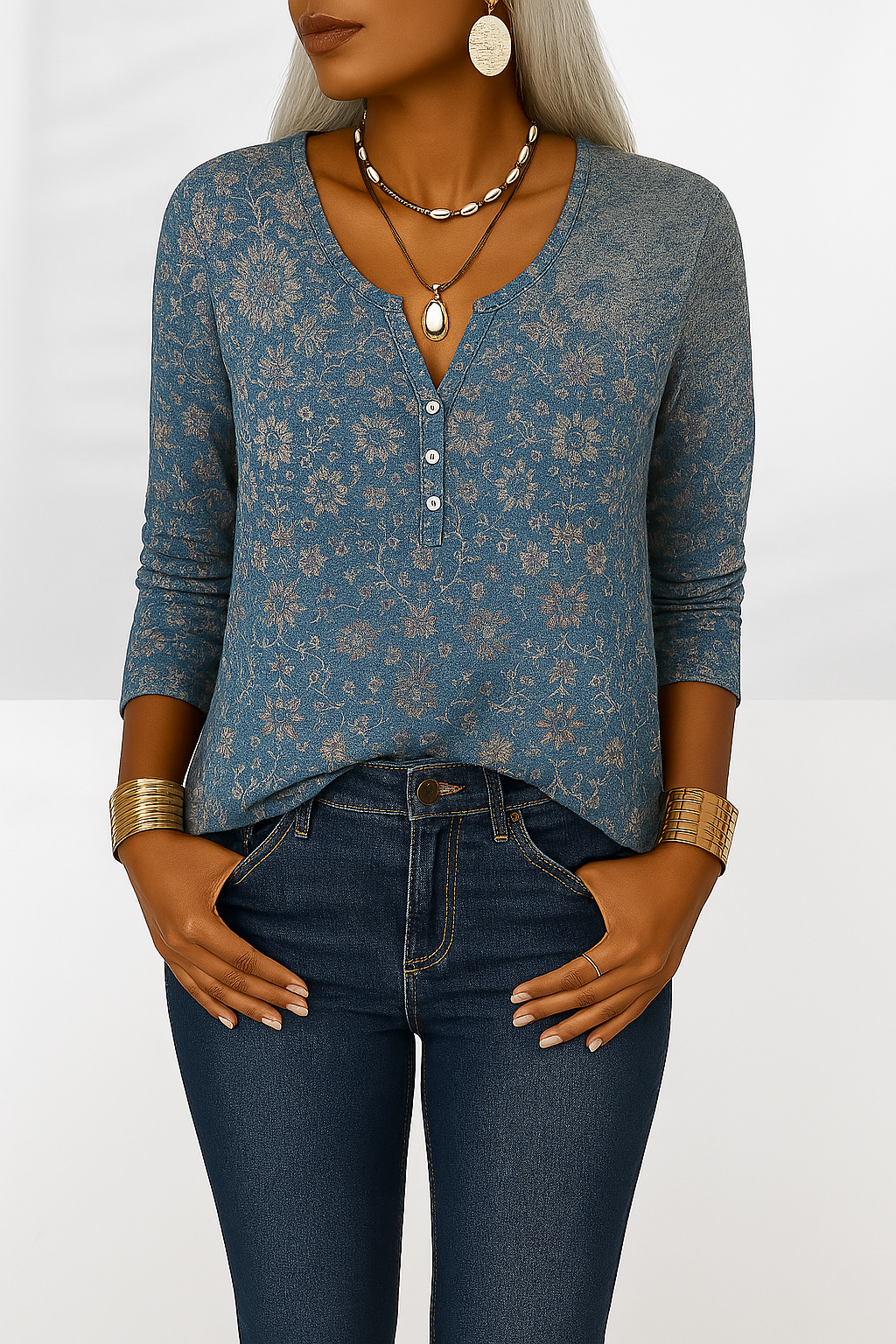 Blommig boho blus för kvinnor i avslappnad modell, perfekt för vardag med en touch av elegans