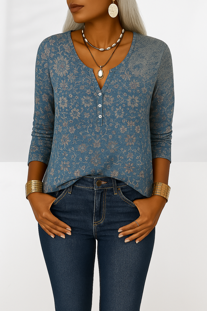 Blommig boho blus för kvinnor i avslappnad modell, perfekt för vardag med en touch av elegans