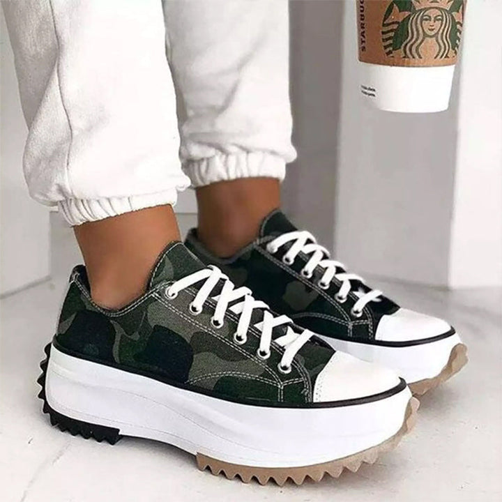 "Kvinnors canvas sneakers med tjocka sulor, gul färg, plattformsdesign, trendigt och hållbart material, stilsäkra skor."
