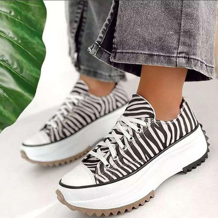 "Kvinnors canvas sneakers med tjocka sulor, gul färg, plattformsdesign, trendigt och hållbart material, stilsäkra skor."