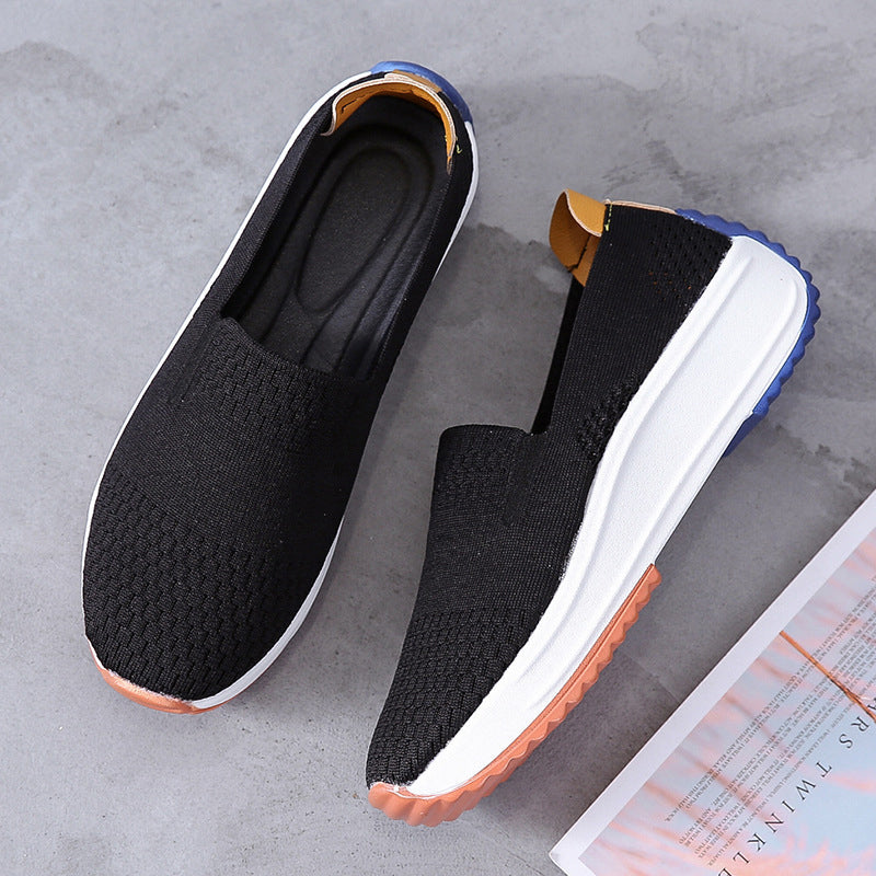 "Kvinnors ergonomiska slip-on skor, stretchstickat material, andningsbart och formpassande för bekväm vardagsanvändning."