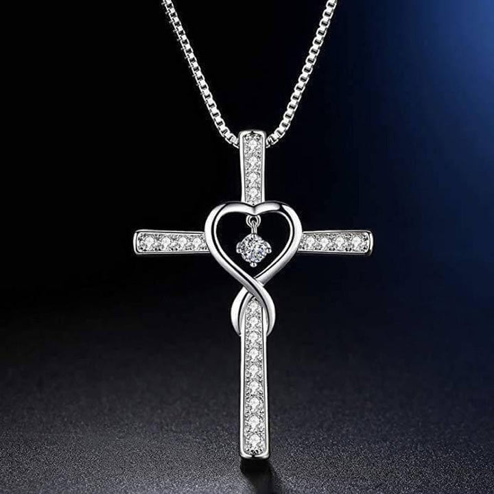 "Kvinnors hjärtkorshalsband i sterling silver med zirkonia, elegant design, smycke för stil och tro, 4,3x3 cm"