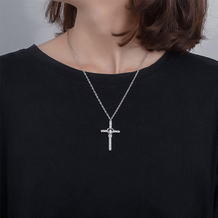 "Kvinnors hjärtkorshalsband i sterling silver med zirkonia, elegant design, smycke för stil och tro, 4,3x3 cm"