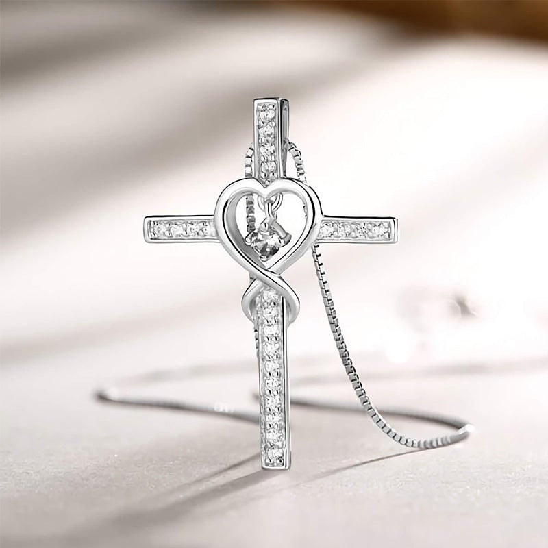 "Kvinnors hjärtkorshalsband i sterling silver med zirkonia, elegant design, smycke för stil och tro, 4,3x3 cm"