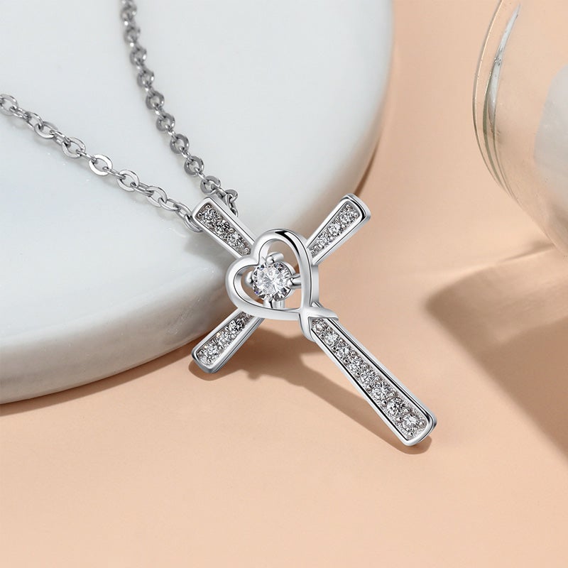 "Kvinnors hjärtkorshalsband i sterling silver med zirkonia, elegant design, smycke för stil och tro, 4,3x3 cm"