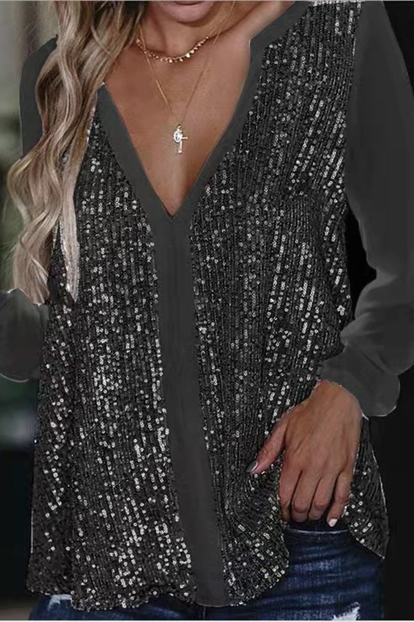 Glamorös kvinnas paljettblus, långa ärmar och v-ringning för en iögonfallande look.