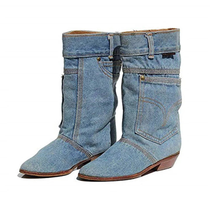 Kvinnors ljusa jeansstövlar med veck, platt klack & rund tå, perfekta för avslappnade höstoutfits.