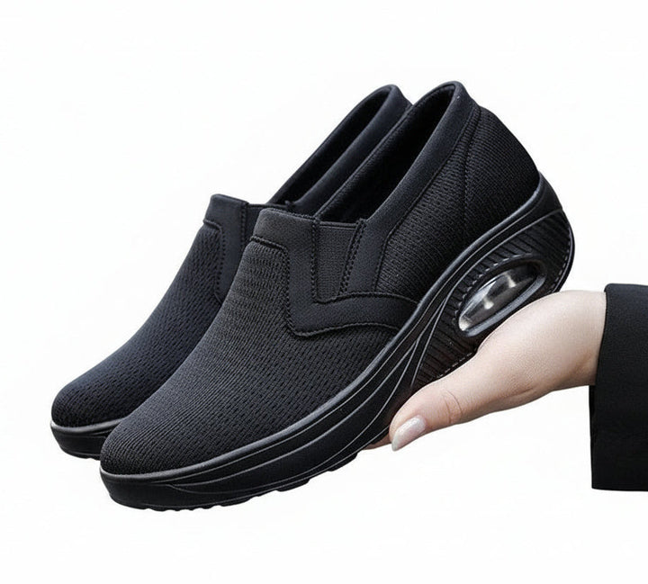 Kvinnors mångsidiga sneakers i neutral färg, perfekta för vardag och komfort, med halkfri sula.