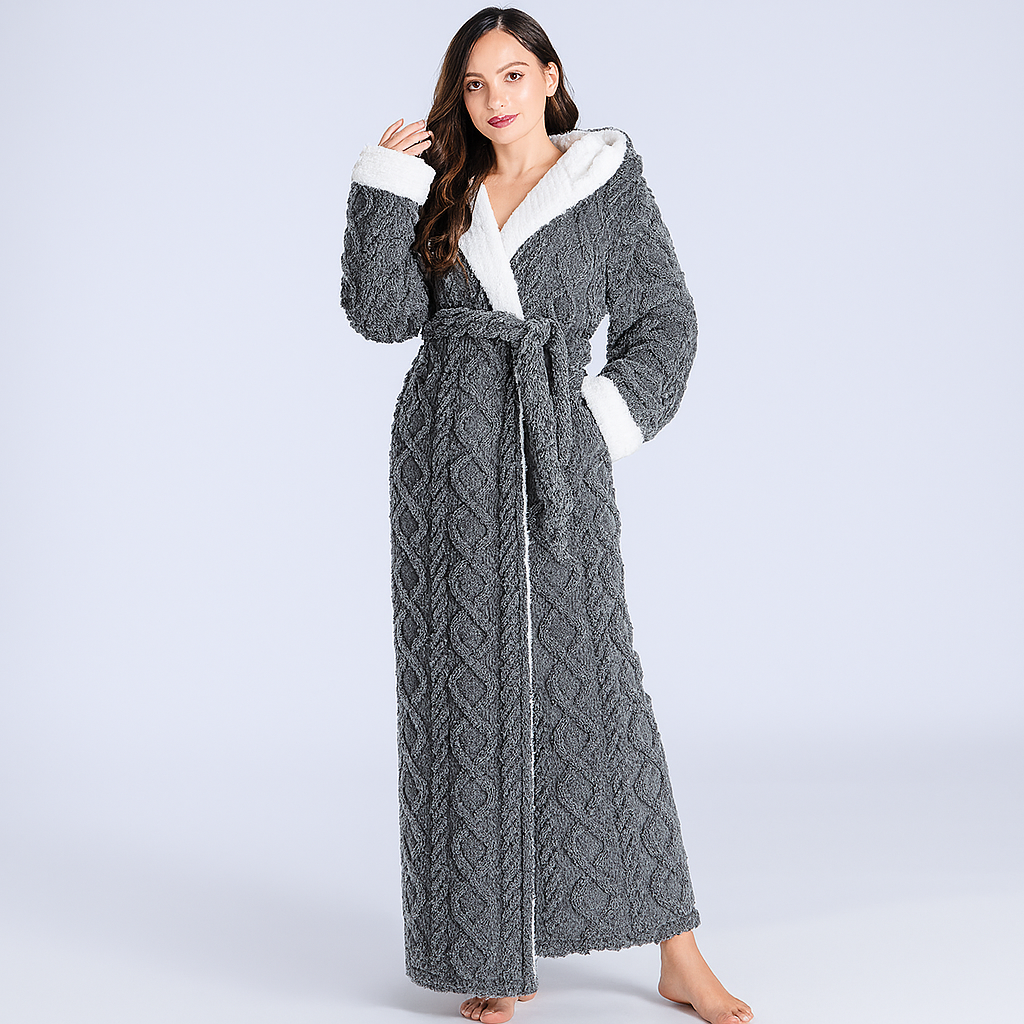 Mjuk, tjock dammorgonrock med huva i fleece för maximal komfort. Perfekt för mysiga hemmakvällar.