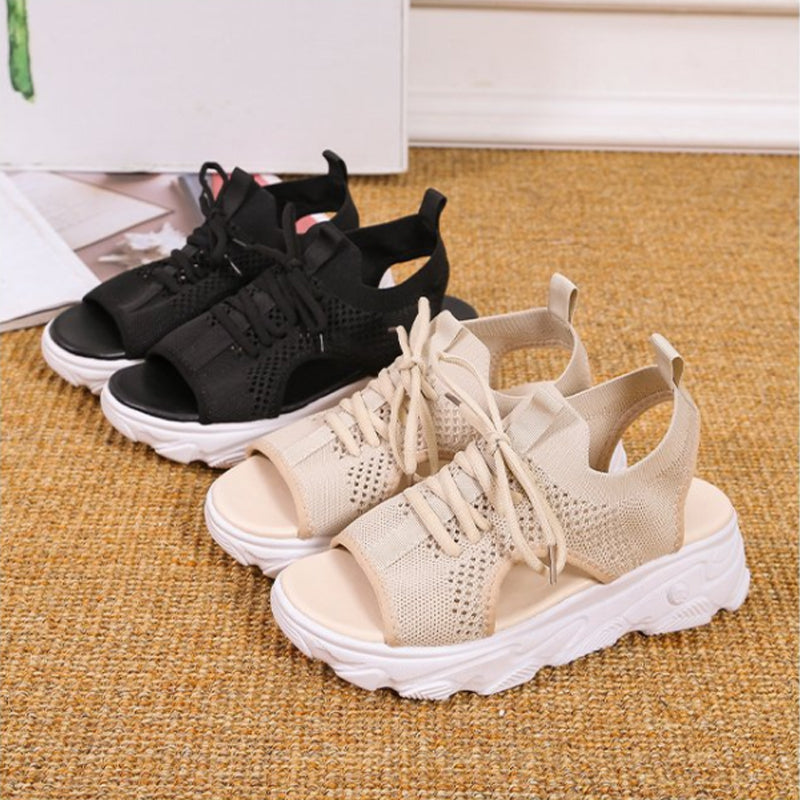 "Kvinnors nät sportssandaler, elegant beige, andningsbart material, halkfri sula, och subtilt lyft, sommarstil."
