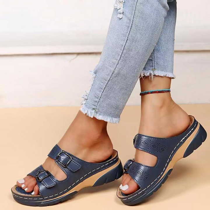 Bekväma ortopediska sandaler för dam, med fotriktigt stöd. Idealisk sommarsandal för stöd och stil.