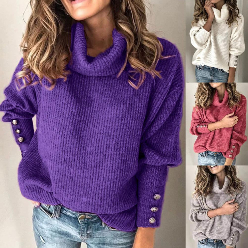 Elegant stickad oversized tröja för kvinnor med hög polokrage i klassisk skandinavisk stil.