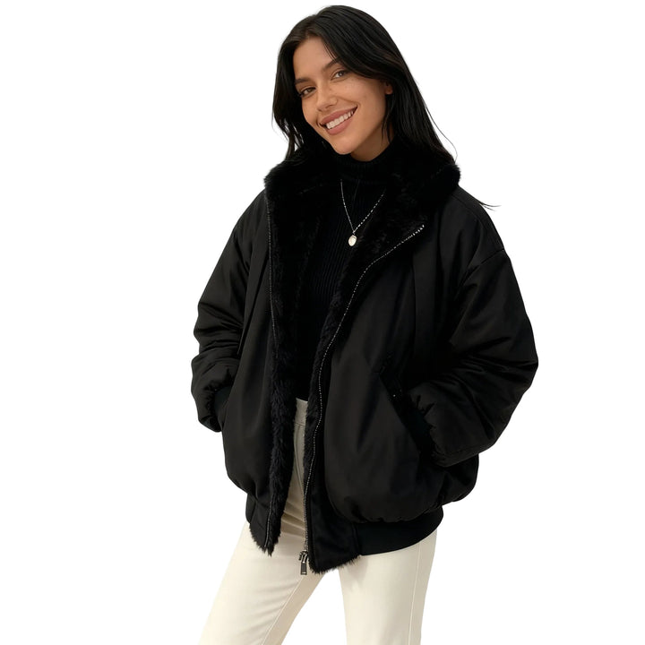 Kvinnors oversized vinterjacka i brunt med huva, perfekt för kalla dagar.