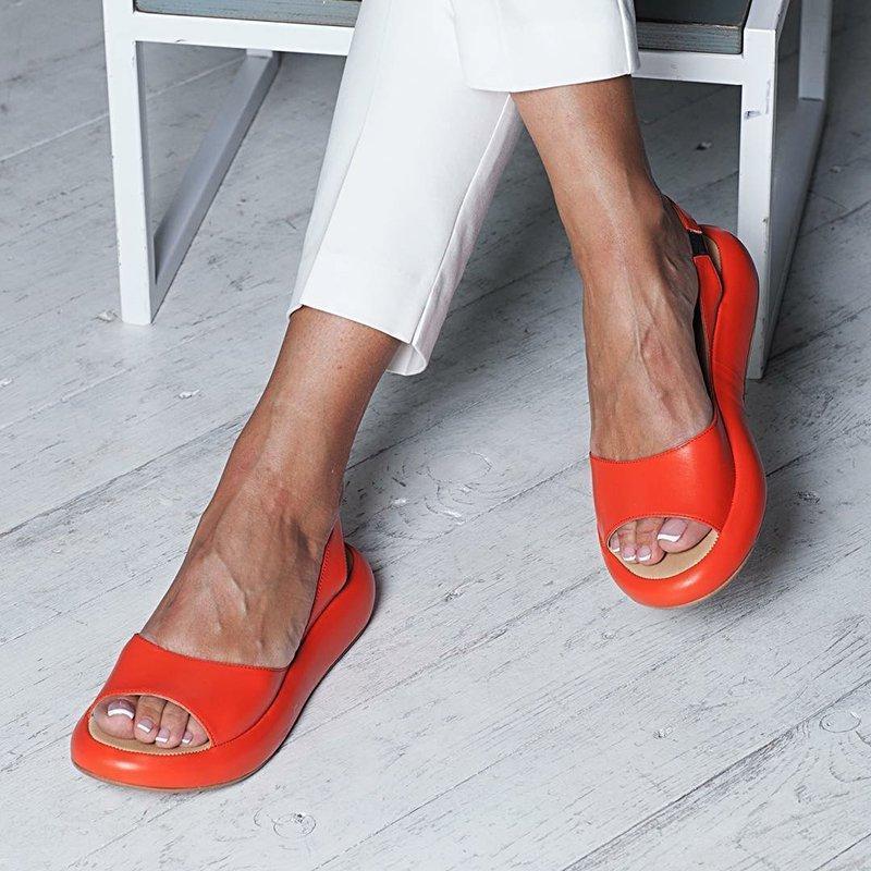 "Kvinnors peep toe platta sandaler i flera färger, elegant design med syntetiskt läder och slip-on funktion."