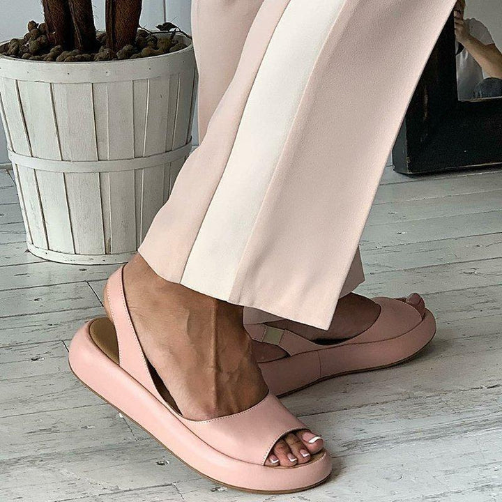 "Kvinnors peep toe platta sandaler i flera färger, elegant design med syntetiskt läder och slip-on funktion."