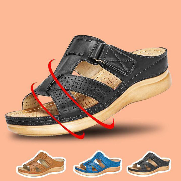 Kvinnors sommarsandaler med öppen tå i svart, blå, khaki; syntetiskt läder med mellanklack och rundad tå för sommarbruk.