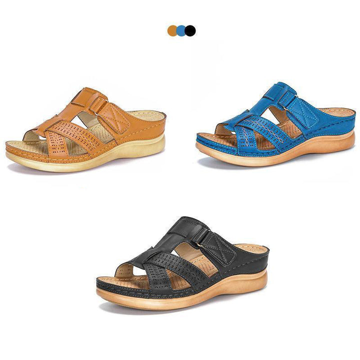 Kvinnors sommarsandaler med öppen tå i svart, blå, khaki; syntetiskt läder med mellanklack och rundad tå för sommarbruk.