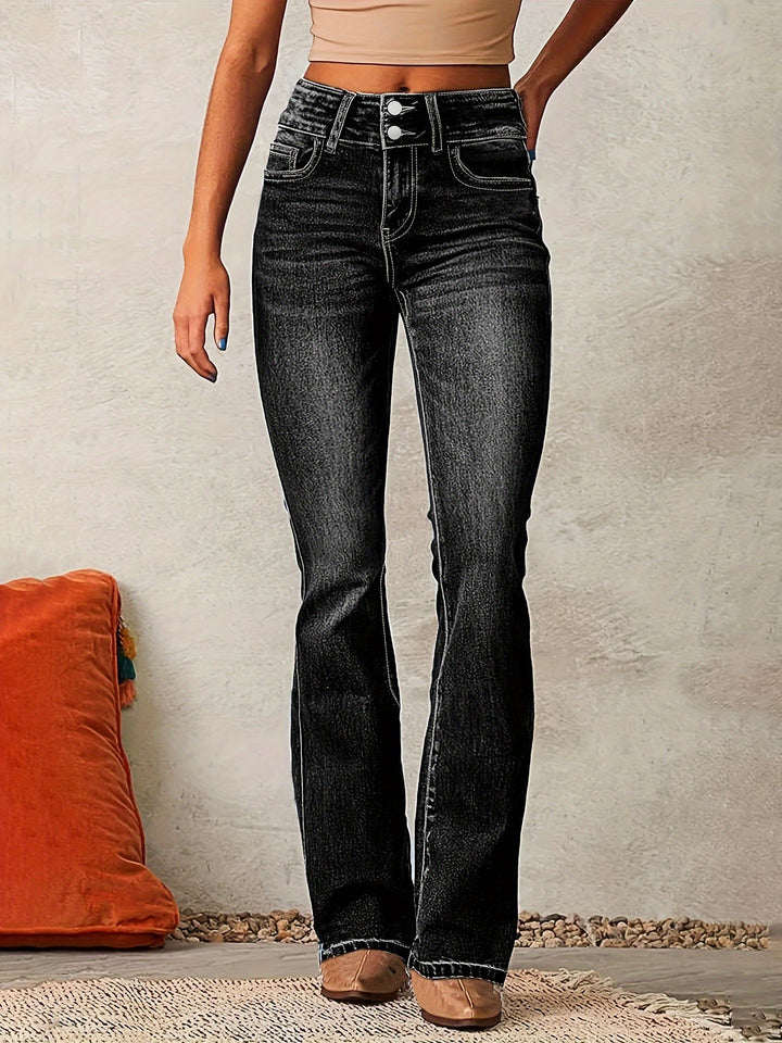 Svarta utsvängda jeans för kvinnor, hög midja och bekväm stretch för en snygg vardagslook.