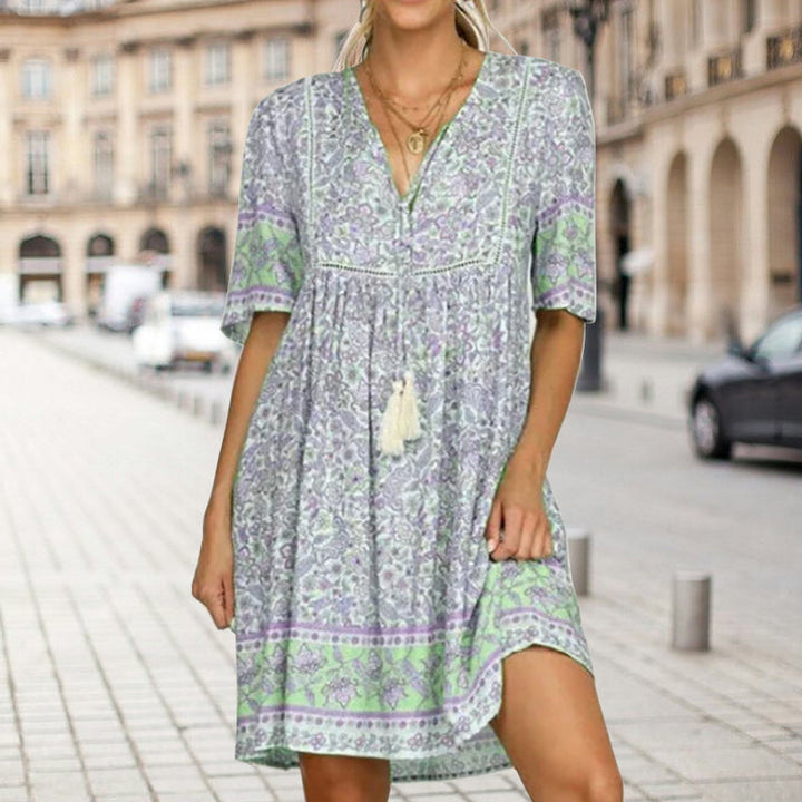 "Kvinnors v-ringad mini spetsklänning i polyester, elegant och lös passform, flera färger, perfekt för alla tillfällen."