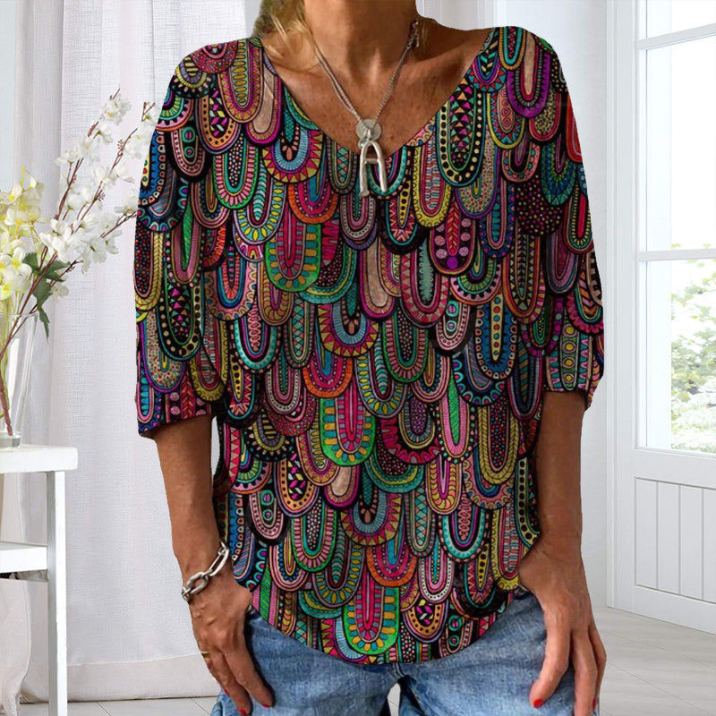 "Kvinnors V-ringad T-shirt med färgglatt modetryck, avslappnad passform, perfekt för vardags- och eleganta tillfällen."