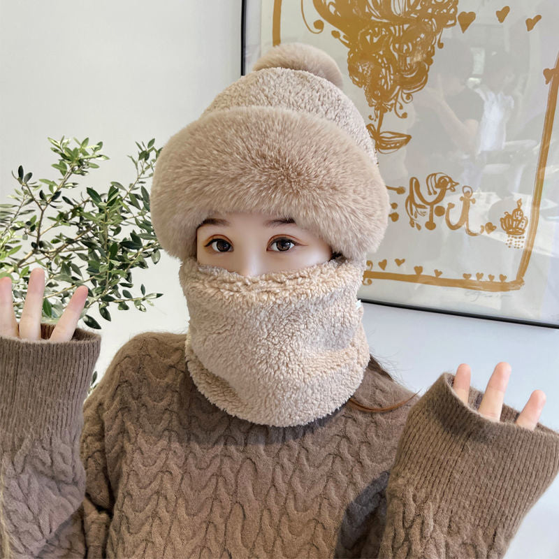 "Kvinnors vintermaskhalsduk med pälsboll, inbyggd mössa, trendiga färger, eleganta dameraccessoarer för vintertid."