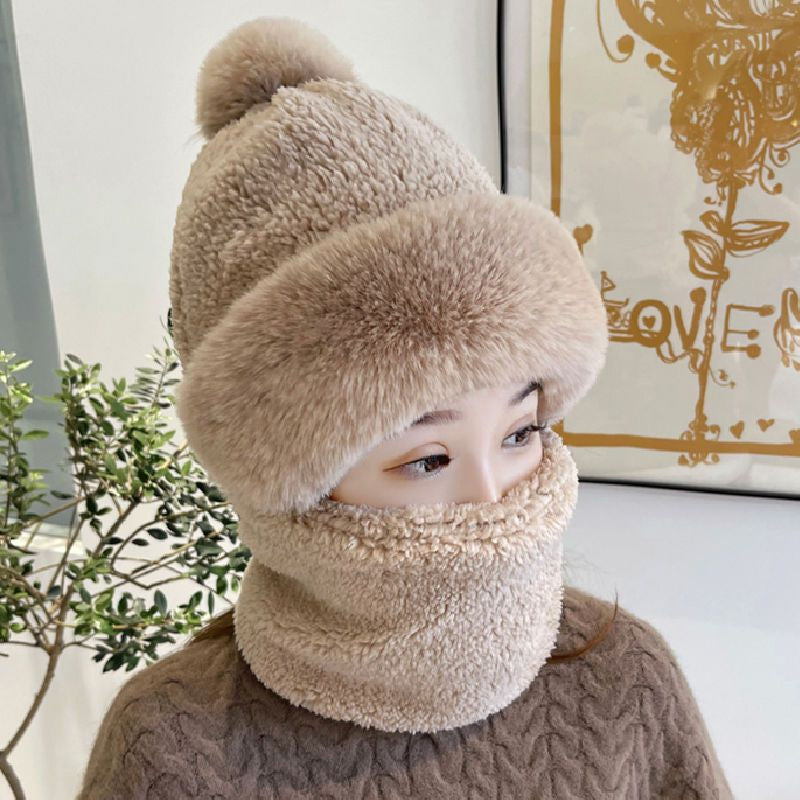 "Kvinnors vintermaskhalsduk med pälsboll, inbyggd mössa, trendiga färger, eleganta dameraccessoarer för vintertid."