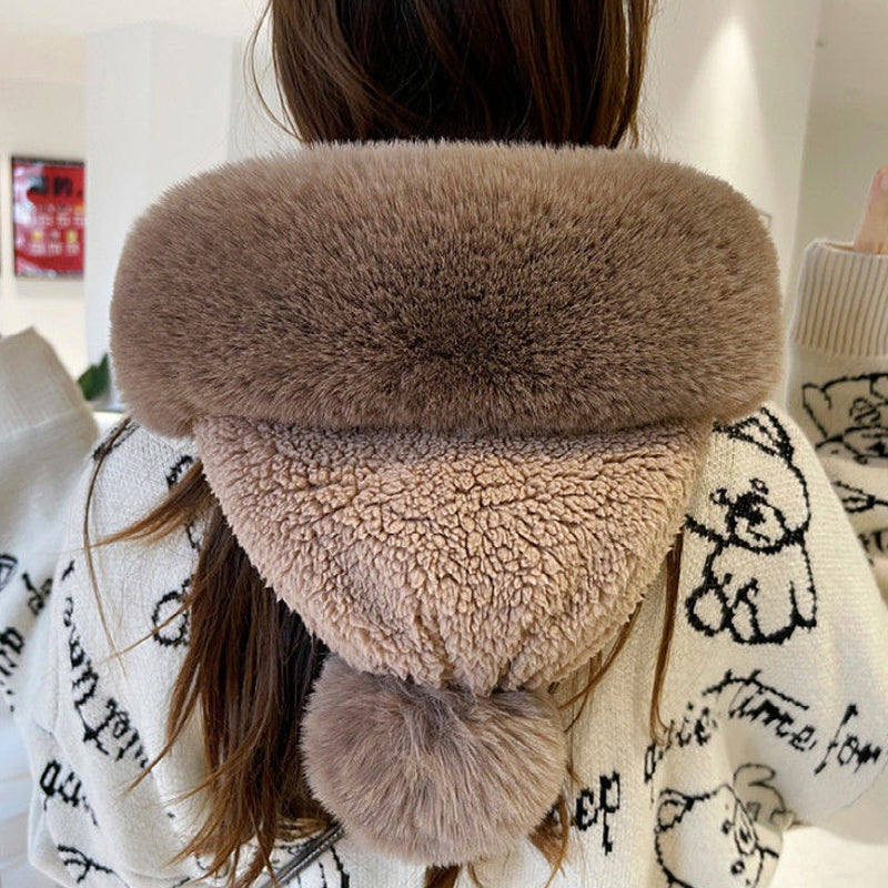 "Kvinnors vintermaskhalsduk med pälsboll, inbyggd mössa, trendiga färger, eleganta dameraccessoarer för vintertid."