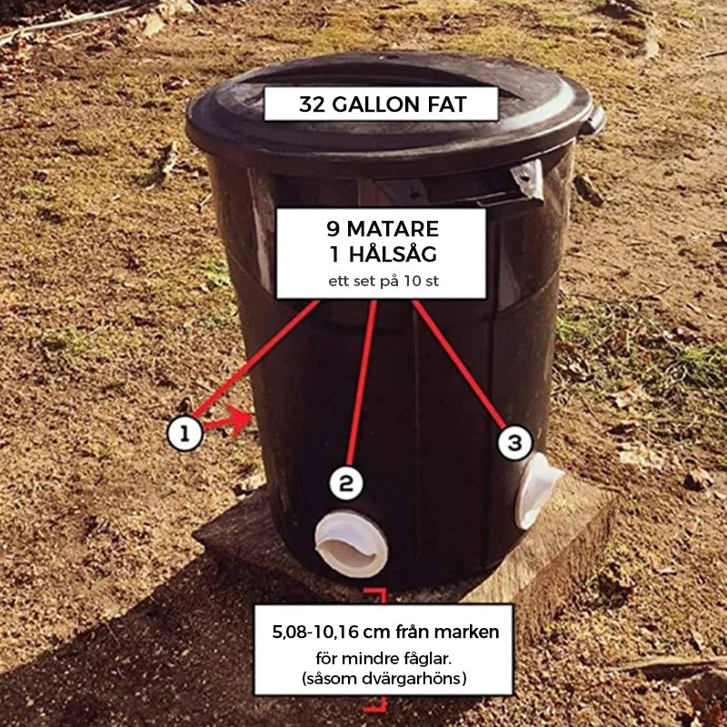 "Kyckling utfodringsverktyg i plast, vit och röd/svart, optimerar fjäderfäets utfodring med väderskyddad design."