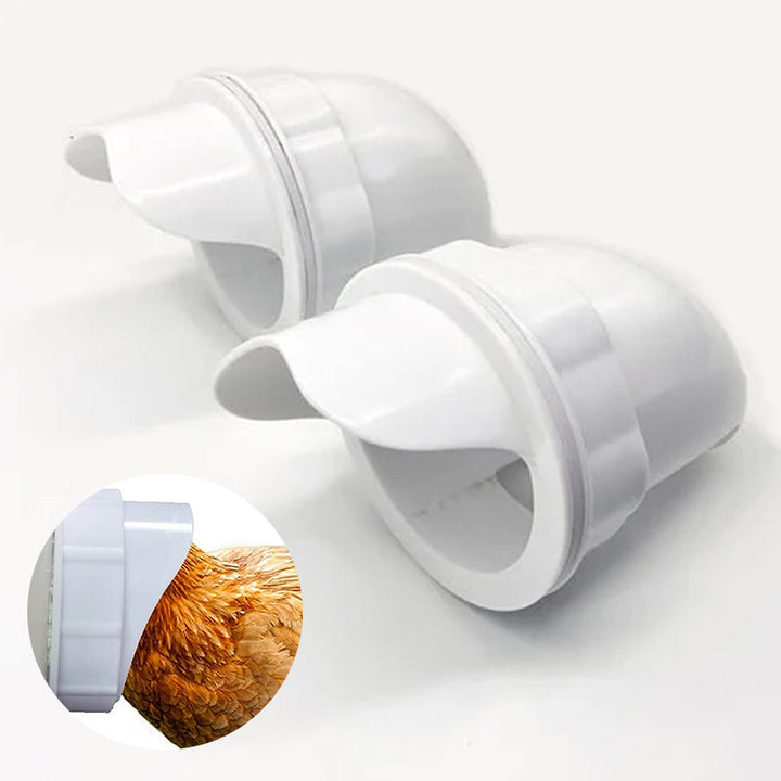 "Kyckling utfodringsverktyg i plast, vit och röd/svart, optimerar fjäderfäets utfodring med väderskyddad design."