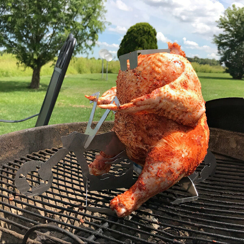 "Kycklinghållare BBQ - Hjärtformad, rostfritt stål för perfekt grillad kyckling. Användarvänlig och hållbar design."