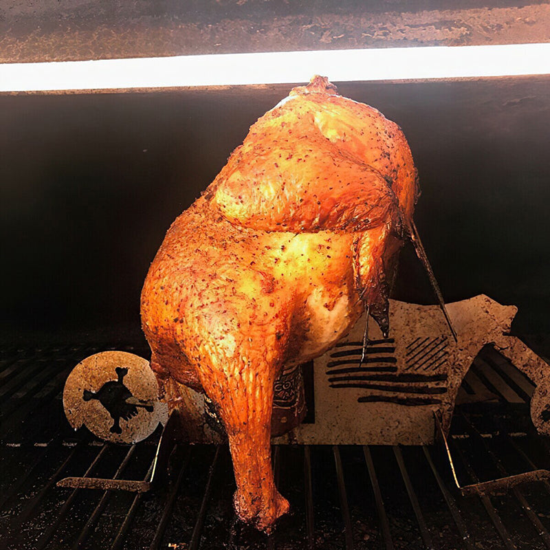 "Kycklinghållare BBQ - Hjärtformad, rostfritt stål för perfekt grillad kyckling. Användarvänlig och hållbar design."