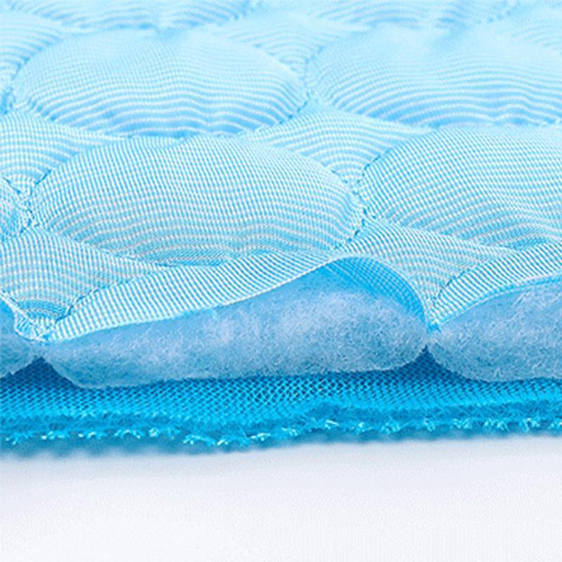 "Kylplatta för husdjur med Ice-Tech, blå och rosa färger, mesh-inre, för hundar och katter. Håller djuren svala."